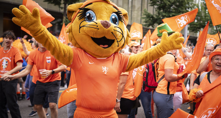 Grand cortège de fans de foot néerlandais à Zurich