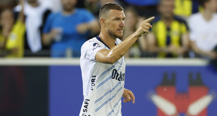 Dzeko, 39 ans, retrouve la Serie A avec la Fiorentina