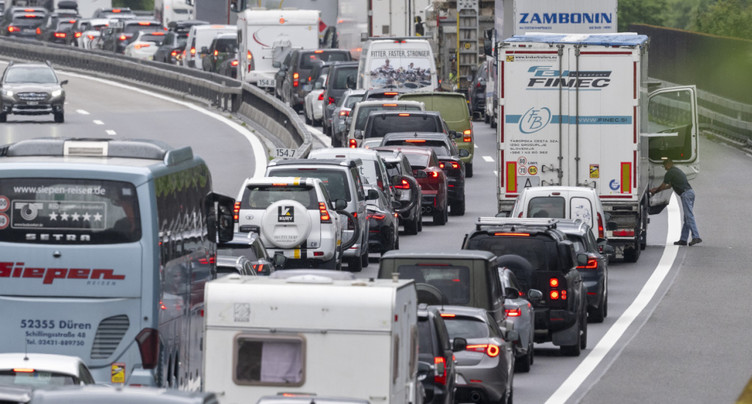 Un début des vacances synonyme de longs bouchons au Gothard
