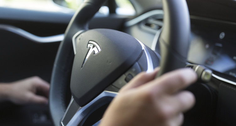 Tesla va proposer à ses actionnaires d'investir dans xAI (Musk)