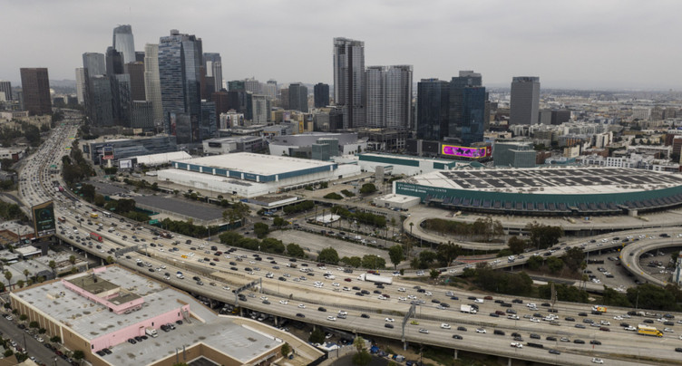 Une voiture fonce sur la foule à Los Angeles, au moins 20 blessés