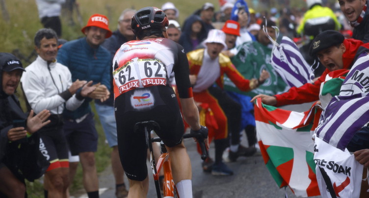 Arensman remporte la 14e étape