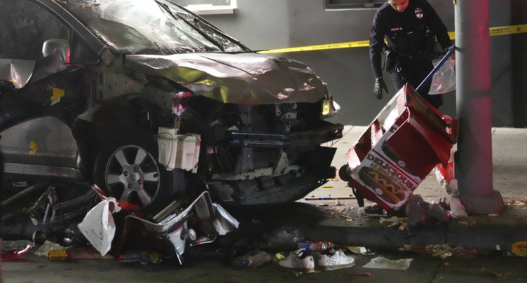 Une voiture fonce sur la foule à Los Angeles, au moins 20 blessés