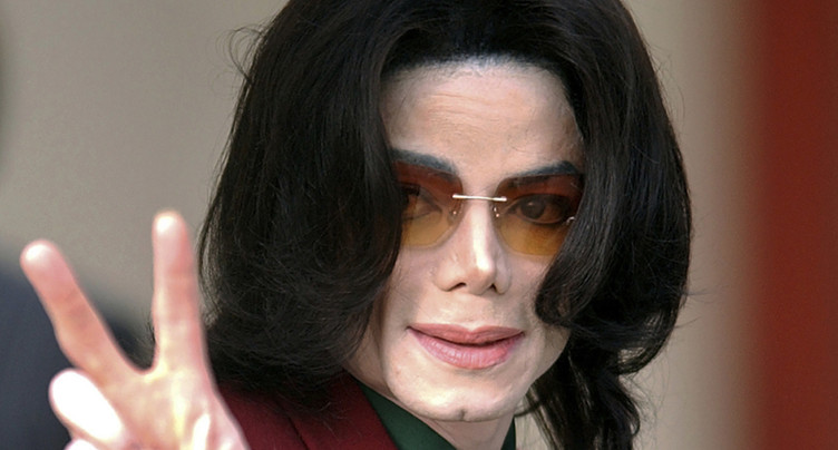 Une chaussette « iconique » de Michael Jackson adjugée 6200 euros