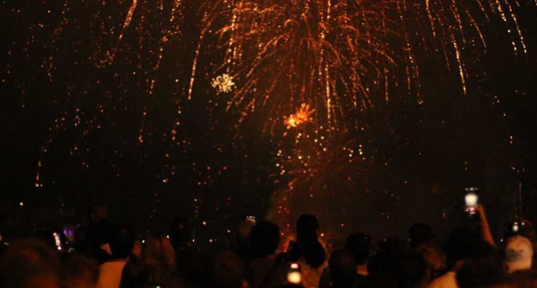 Grand feu d'artifice sur le Rhin pour la fête nationale à Bâle