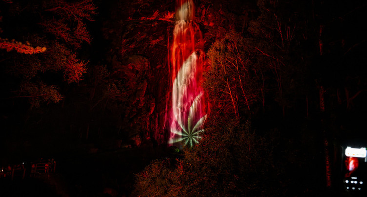 Vernayaz: spectacle son et lumière à la cascade de la Pissevache