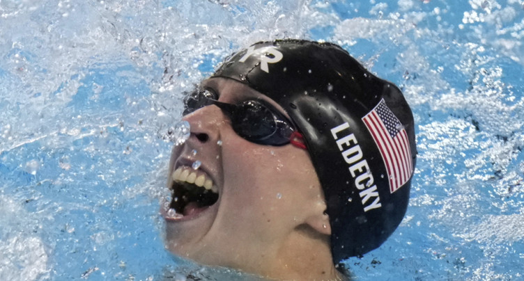 Katie Ledecky garde la main sur 800 m