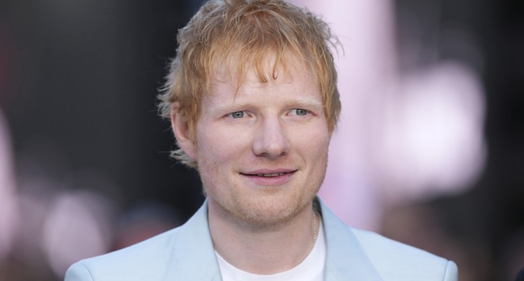 Ed Sheeran aime Zurich et prend le tram avec des célébrités suisses