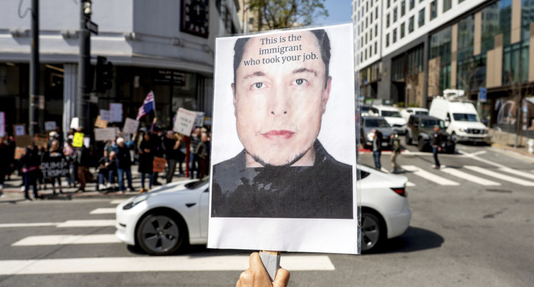 Tesla accorde 29 milliards de dollars d'actions à Elon Musk