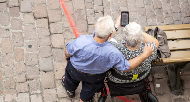 De plus en plus de personnes âgées utilisent Internet