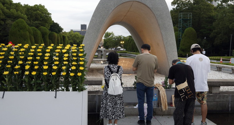 Hiroshima: recueillement à l'heure du largage de la bombe atomique