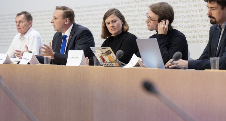 Loi sur l'e-ID: les opposants dénoncent une utilisation commerciale