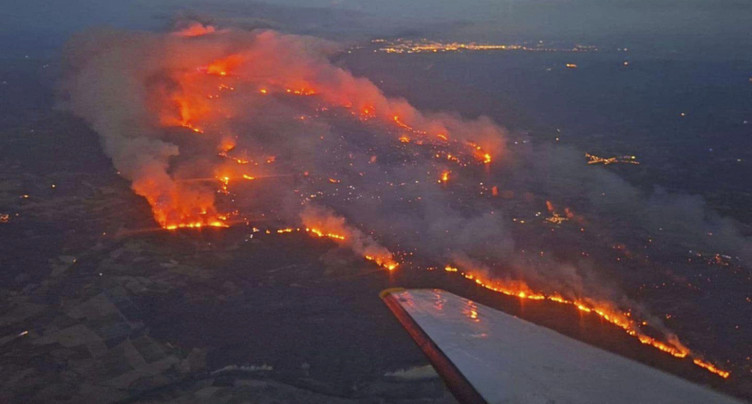 France: un incendie parcourt 8000 hectares dans le sud du pays