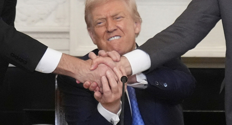 Ne pas hésiter à flatter Donald Trump, estime James McGovern