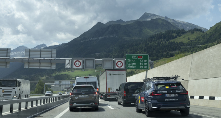 Onze kilomètres de bouchons à l'entrée sud du Gothard