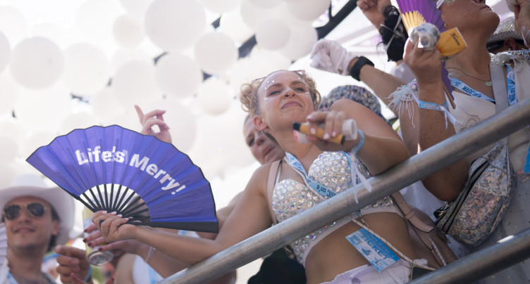 Centaines de milliers de personnes à Zurich pour la Street Parade