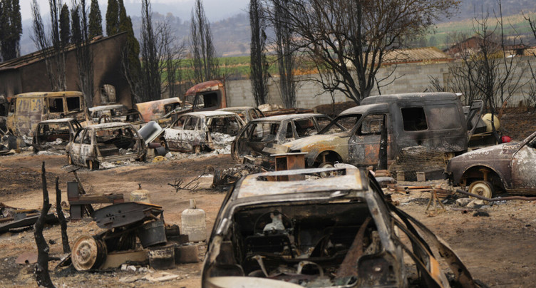 France: le feu maîtrisé dans le sud frappé par la canicule