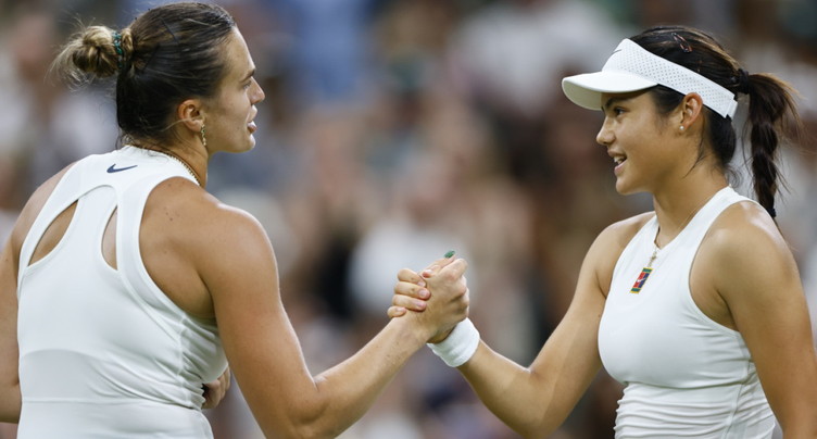 Sabalenka s'en sort en plus de 3h contre Raducanu