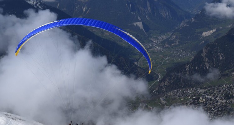 Un parapentiste chute mortellement à Fiesch (VS)