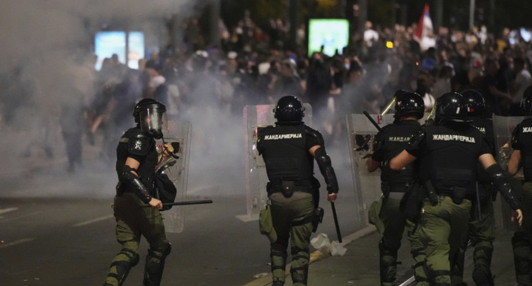 En Serbie, les manifestations dégénèrent en affrontements