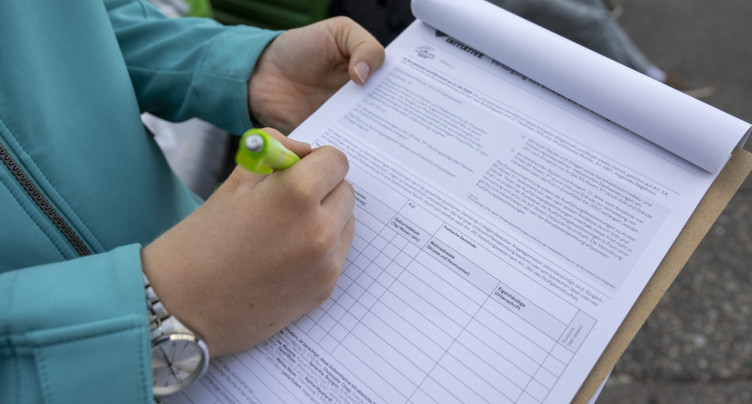 Une commission accepte la récolte rémunérée de signatures