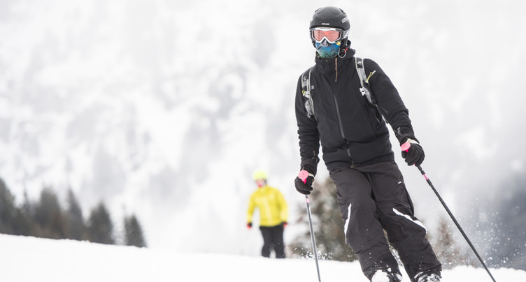 Italie: le port du casque devient obligatoire sur les pistes de ski