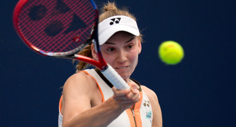 Swiatek surclassée par Rybakina, qui s'approche des demi-finales