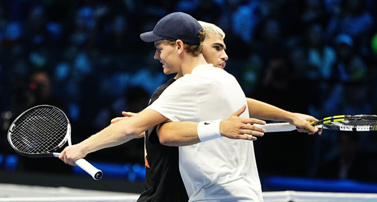 Alcaraz repasse no 1 devant Sinner avant l'explication finale