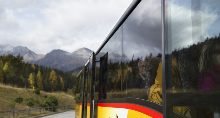 Mini-automates à billets dans tous les cars postaux aux Grisons