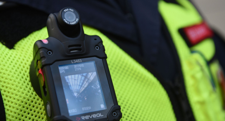 Le Valais veut introduire l'usage des caméras piétonnes dans la loi