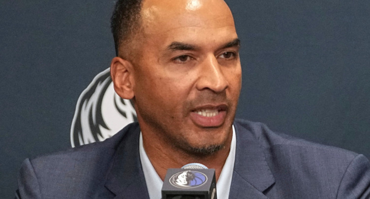Les Mavericks ont viré leur manager général