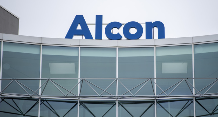 Alcon stabilise son cap après trois partiels