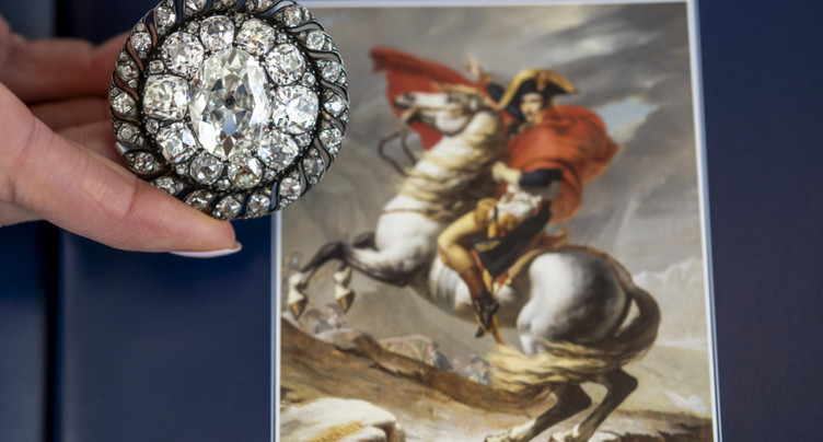 Vente record à Genève d'une broche de Napoléon