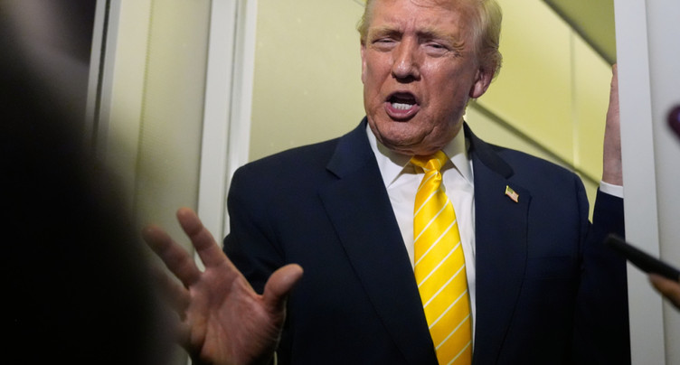 Affaire Epstein: Trump contre-attaque et vise Bill Clinton