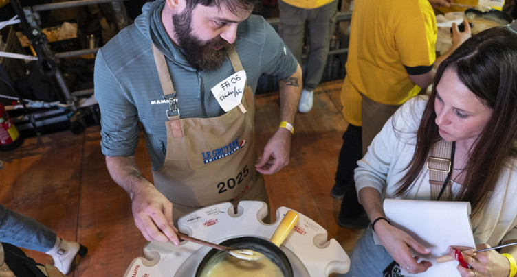 Champions du monde de la fondue titrés à Tartegnin (VD)