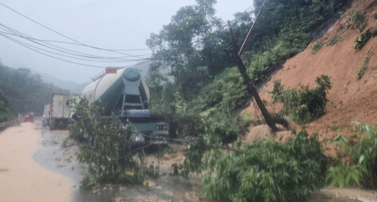 Vietnam: au moins six morts dans des glissements de terrain