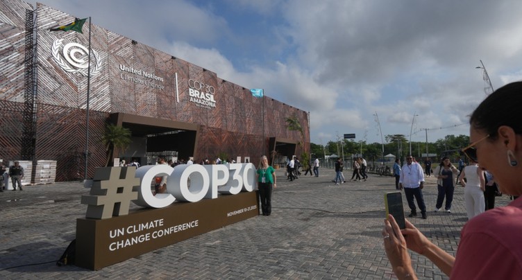 COP30: première esquisse de compromis, les tractations continuent