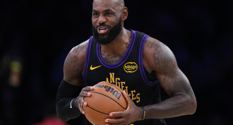 LeBron James lance enfin sa 23e saison record