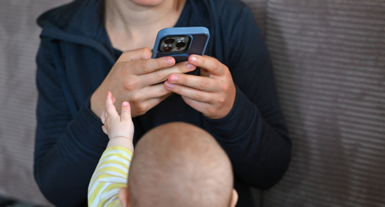 Aucun lien entre téléphone portable et cancer démontré, dit l'ANSES image