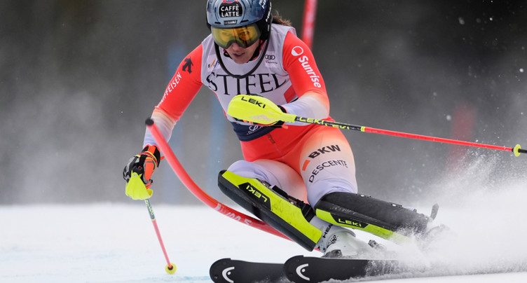 Shiffrin intouchable en slalom, Holdener au pied du podium
