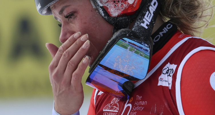 Corinne Suter sur le flanc pour quelques semaines