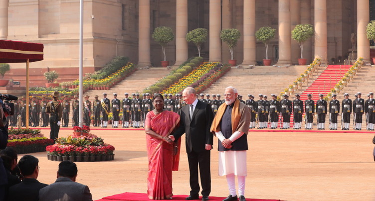 Sous pressions américaines, Modi et Poutine resserrent les rangs