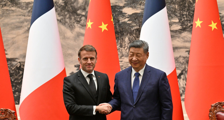 « Ne cédez pas aux sirènes de la division », lance Macron en Chine