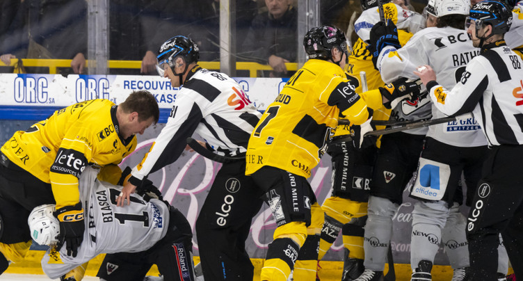 Fribourg sans souci contre Ajoie, Bienne s'impose