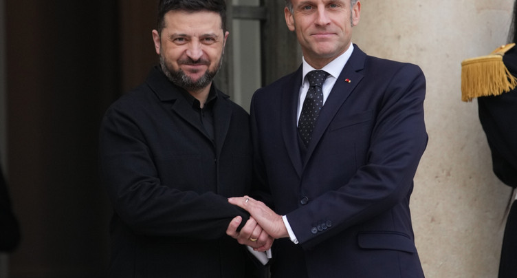 Macron annonce qu'il va rencontrer Zelensky, Starmer et Merz lundi