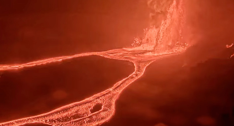 A Hawaï, les spectaculaires jets de lave du volcan Kilauea