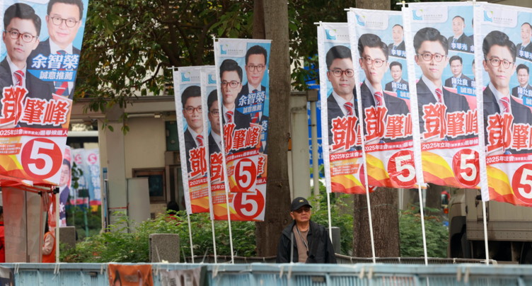 Hong Kong aux urnes après un incendie meurtrier