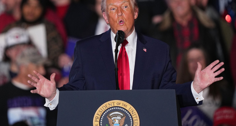 Trump assure que les prix baissent « énormément » aux Etats-Unis