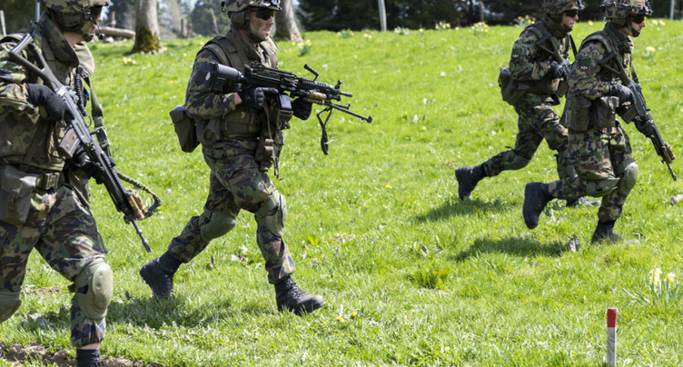 Moins facilement contourner les obligations militaires en Suisse