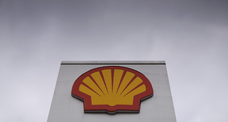 Shell poursuivi par des survivants d'un typhon aux Philippines